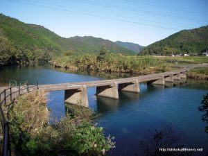 一斗俵沈下橋