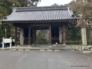 白峯寺山門